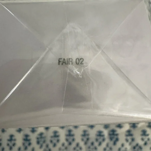 LA MER THE RADIANT SKIN TINT, FAIR 02 - Picture 2 of 4